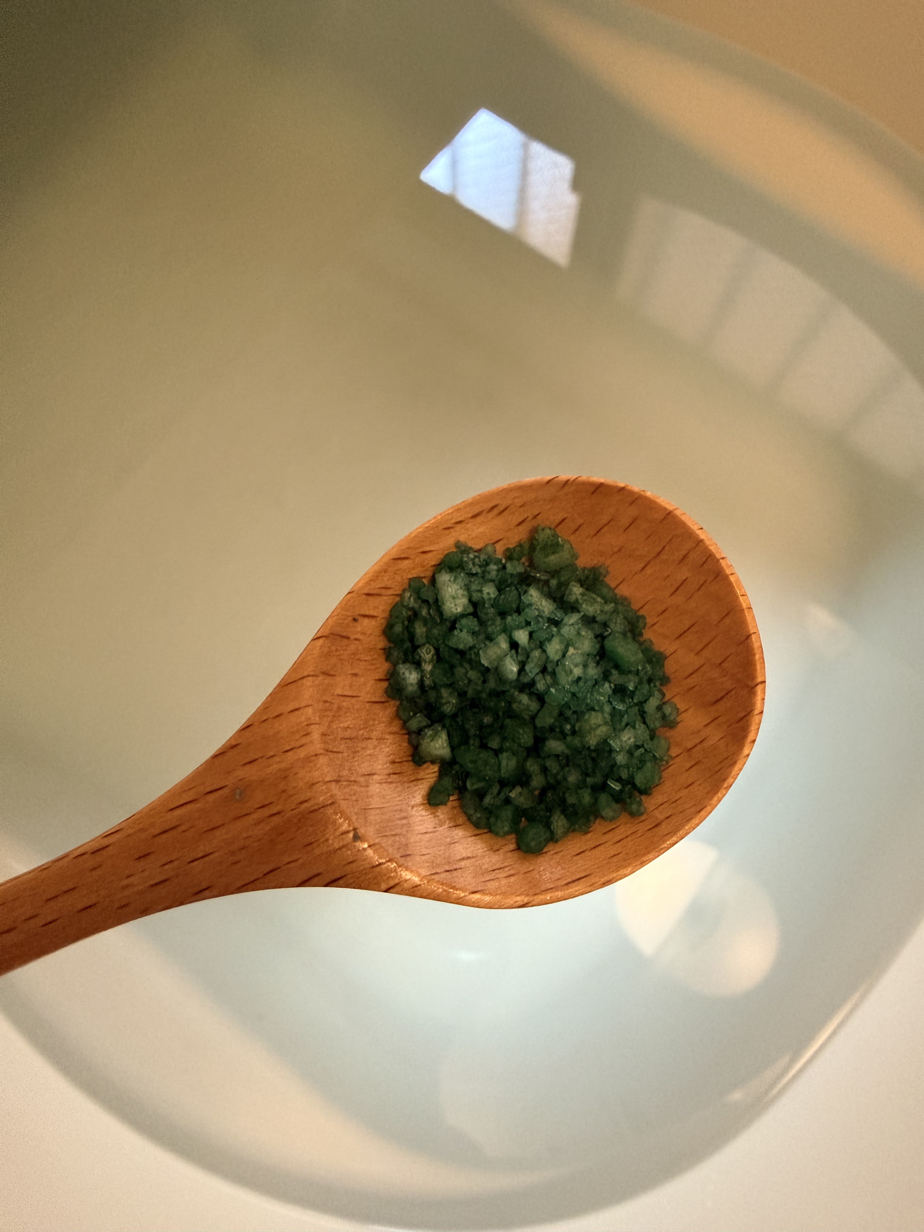 クナイプ バスソルト ピースフルモーメント ウォーターミント＆ローズマリーの香り/クナイプ/無機塩系入浴剤を使ったクチコミ（2枚目）