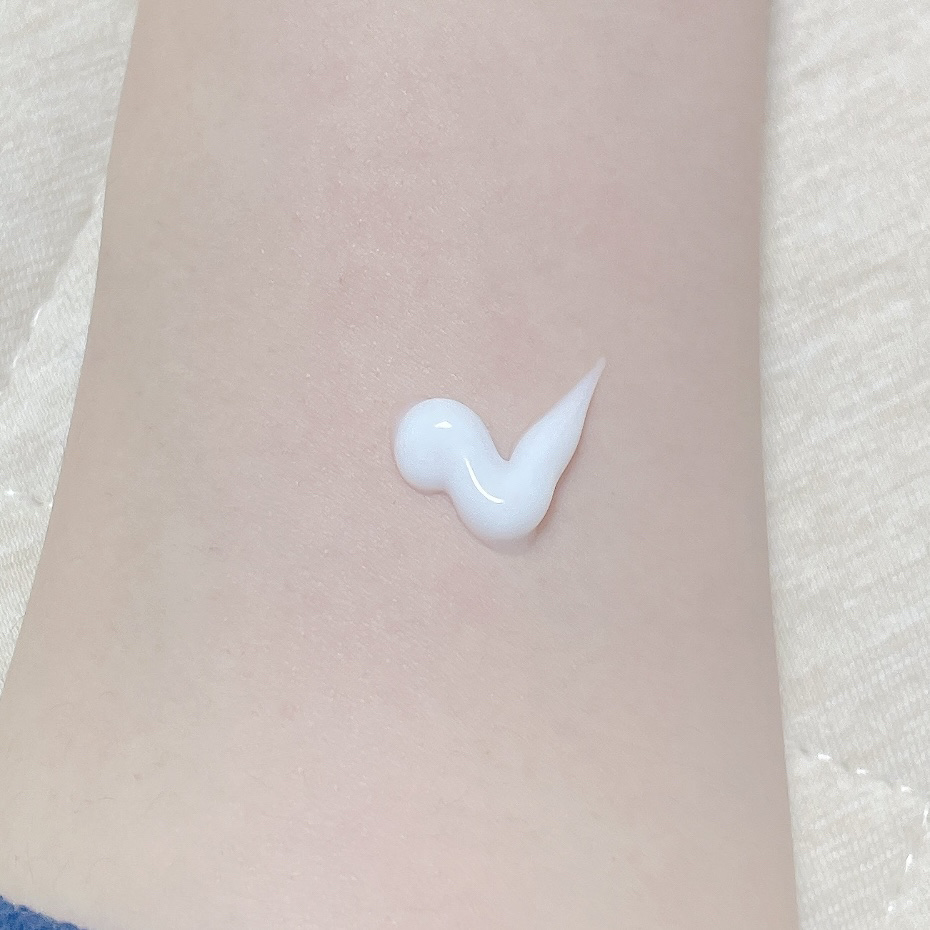 ニベア スキンミルク クリーミィ ほのかなフローラルの香り/ニベア/ボディミルクを使ったクチコミ（2枚目）