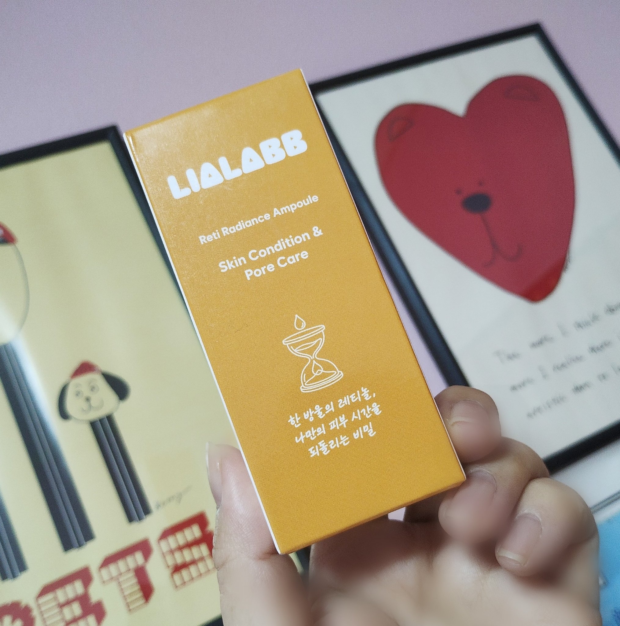 クリニックで処方されていたレチノールが、今はレチノール配合の美容液で簡単に使えるということで有り難く使っています。

毎日続けやすいポンプ式で刺激もなく保湿力もばっちりです。

ボトルも持ちやすく忙しい時にもさっととれて便利。
香りも良くて