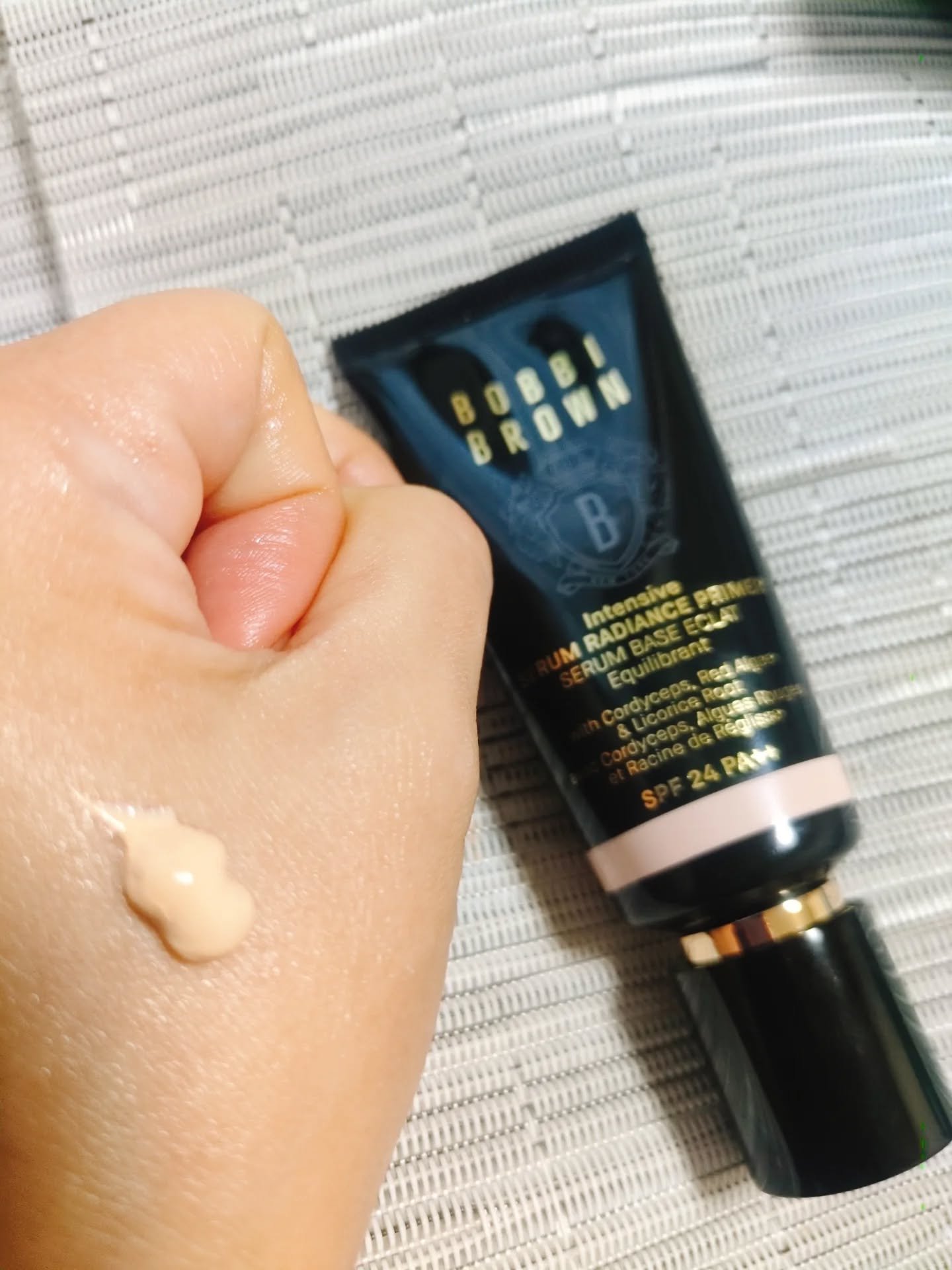 インテンシブ セラム ラディアンス プライマー/BOBBI BROWN/化粧下地を使ったクチコミ（2枚目）