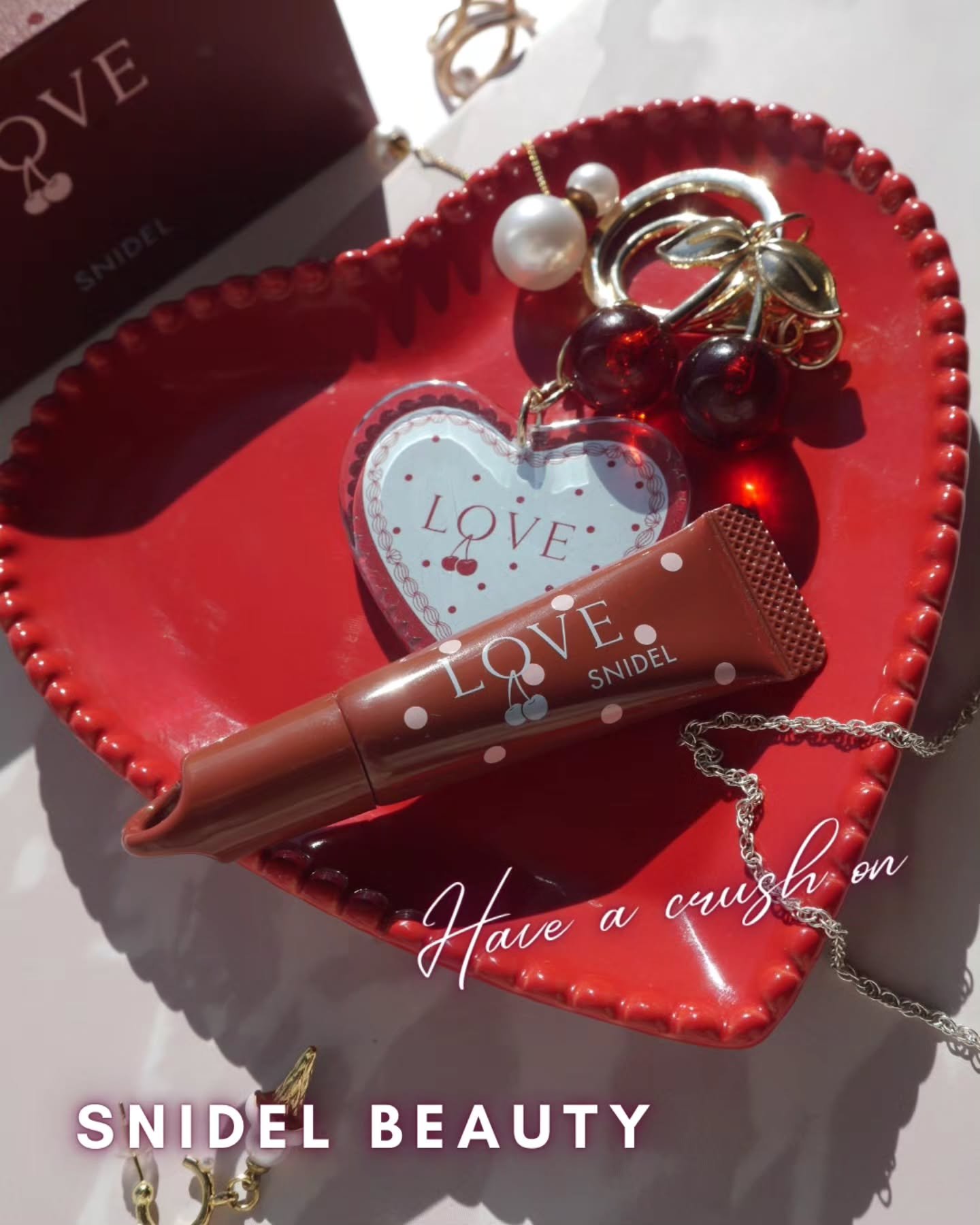 ＼スルー禁止🚫つけても塗ってもかわいい💓バレンタイン限定グロス💓／
買うつもりなかったんです…
でも…一目見たら耐えられなくて…

2026 Valentine Collection
SNIDEL BEAUTYのリップ グレイズ キッ