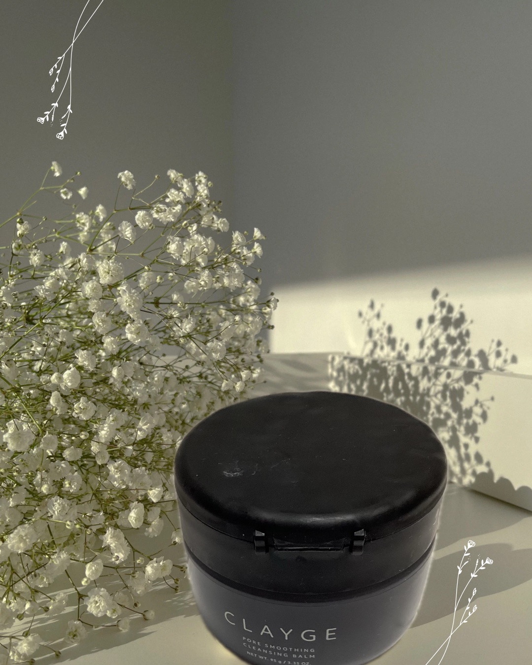 炭×クレイで、毛穴を磨くクレンジング

黒ずみ毛穴、つるんとリセットケア

CLAYGE（クレージュ）
ポアスムージング クレンジングバーム ブラック

美容的な魅力として⬇️
	炭×クレイ配合
　毛穴の奥の汚れ・皮脂・黒ずみを吸着オフ。洗