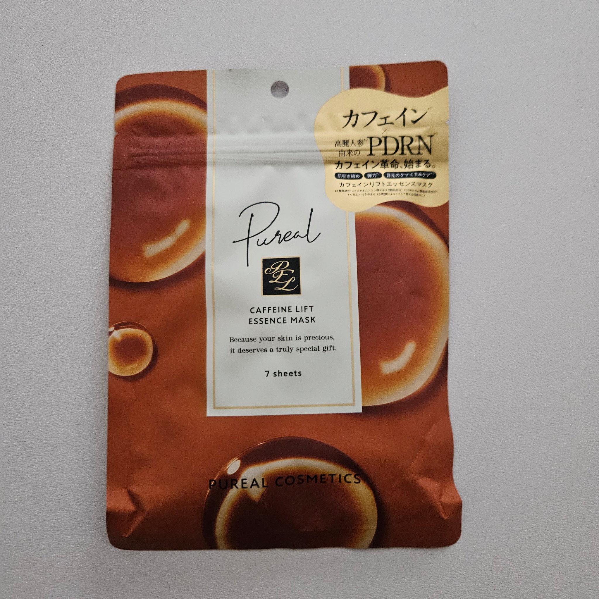 ピュレア　カフェインリフトエッセンスマスク

🤎乾燥肌さん、くすみ肌さんにおすすめ！ 
肌の巡りを整え、目元のクマやくすみにアプローチ💡
カフェインの引き締め効果で、すっきりとした肌へ！

さっぱりと引き締まった感じがあって、
 これは