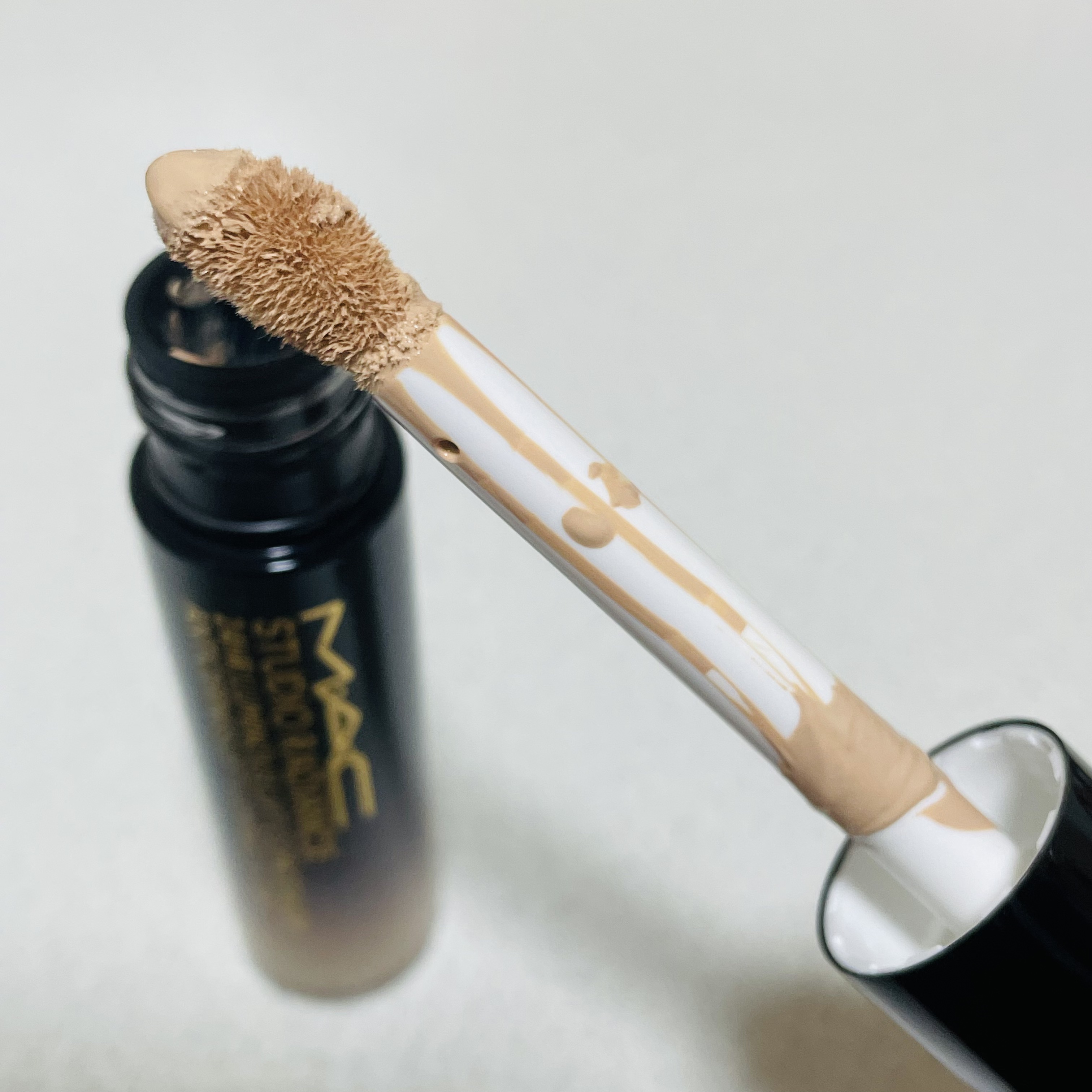 スタジオ ラディアンス 24 ルミナス コンシーラー/M・A・C/リキッドコンシーラーを使ったクチコミ（2枚目）