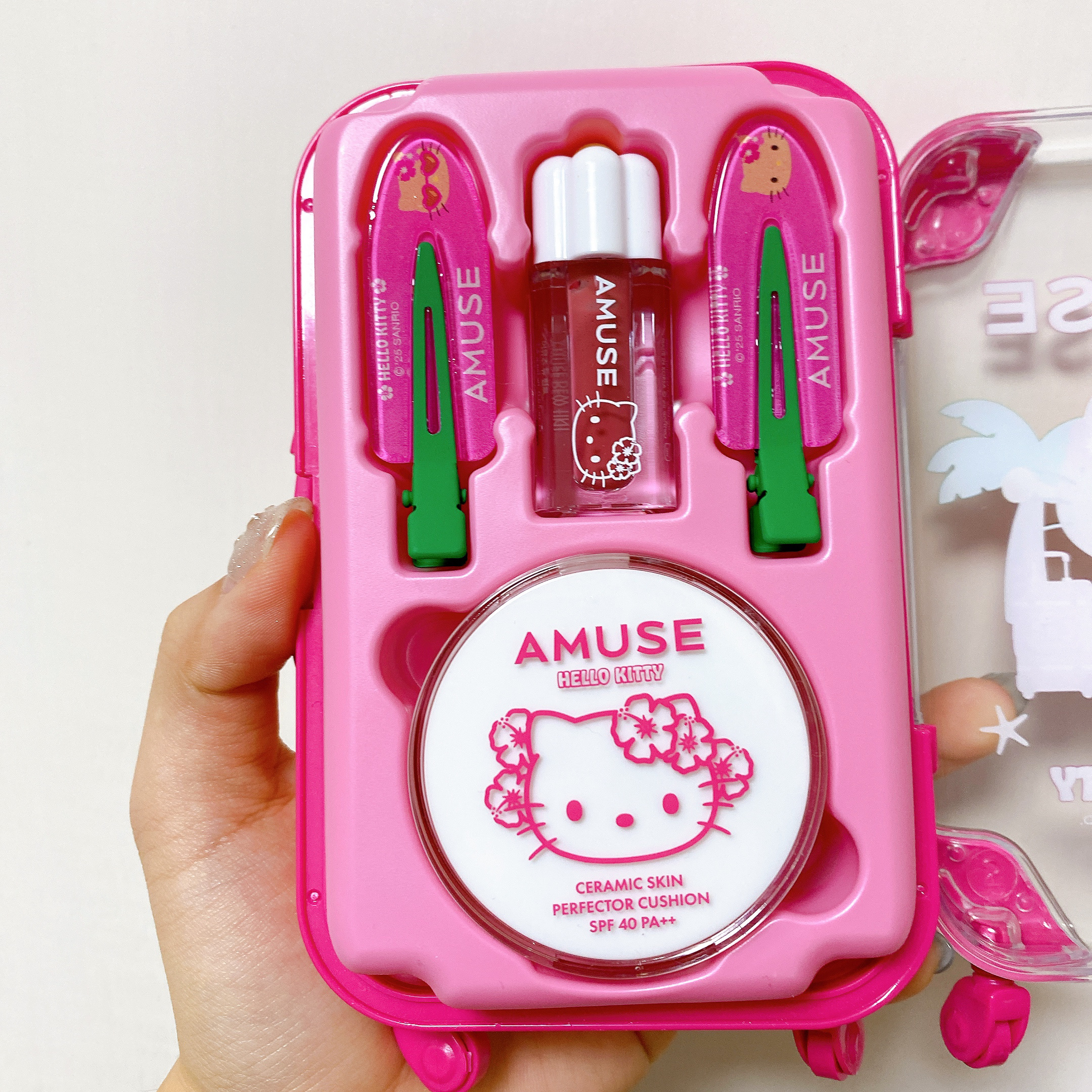 AMUSE クイックメイクアップミニラゲージ [TANNING HELLO KITTY EDITION]/AMUSE/メイクアップキットを使ったクチコミ（2枚目）