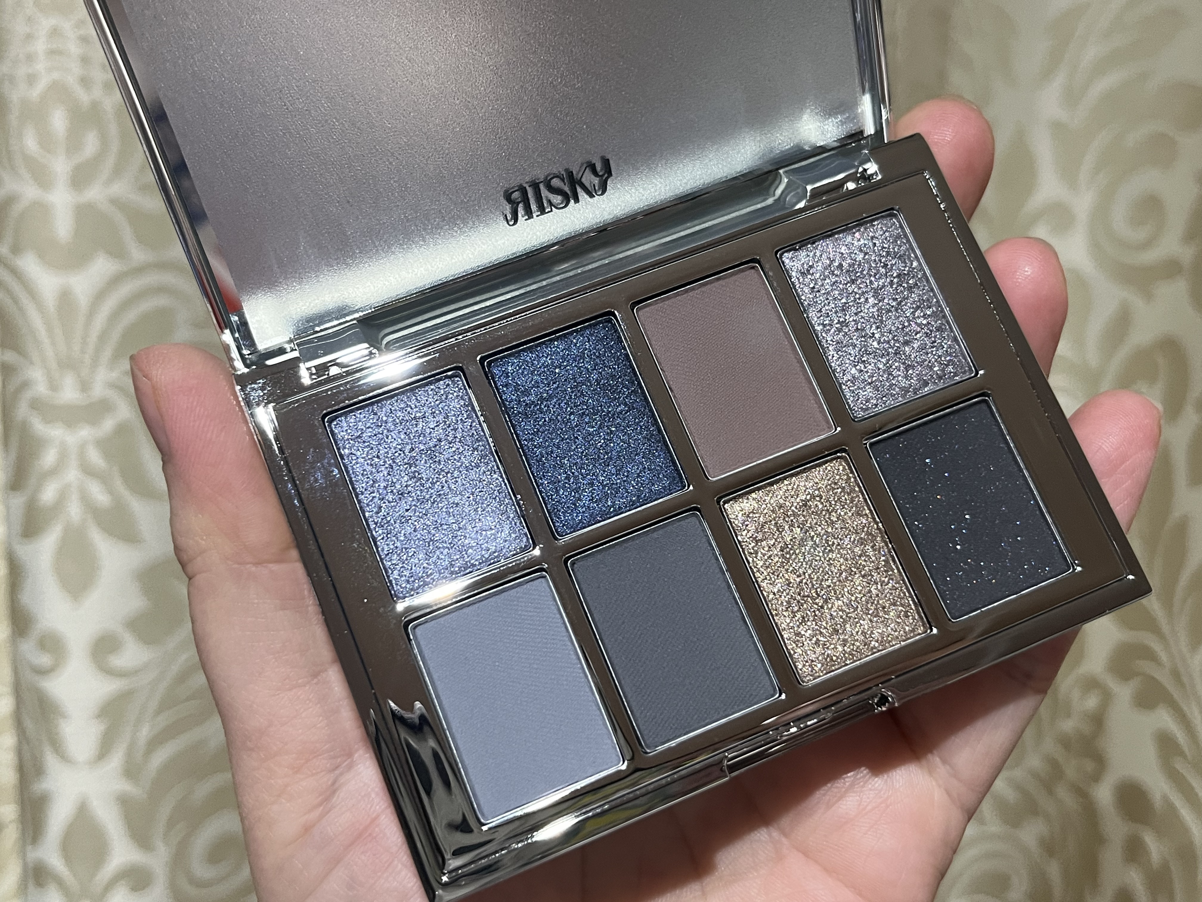 BE BOLD LIPGLOSS /RISKY /リップグロスを使ったクチコミ（3枚目）