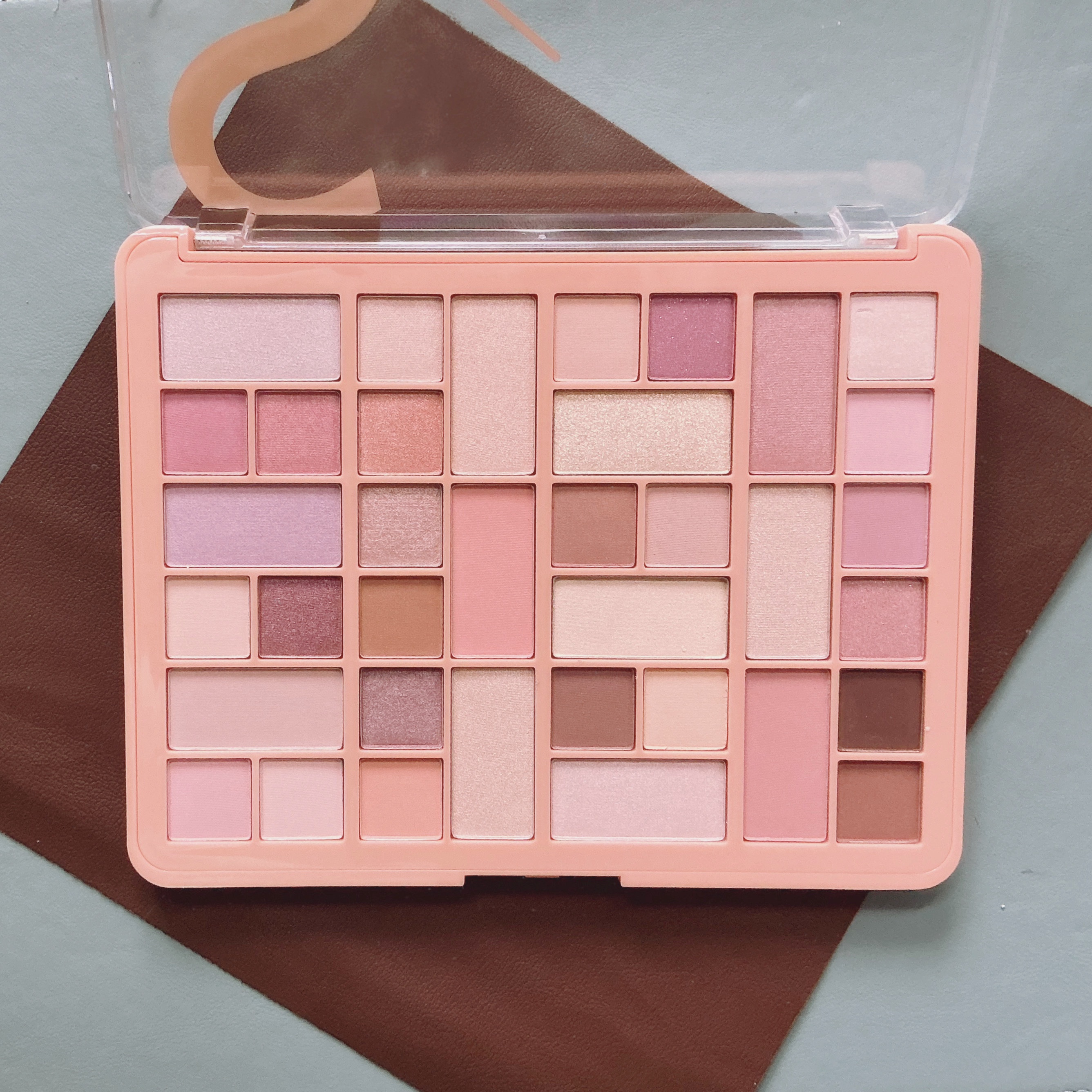 36色アイシャドウパレット/sokko beauty/アイシャドウパレットを使ったクチコミ（3枚目）