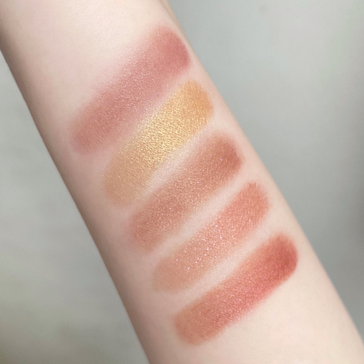 Eyeshadow 5 Colour Compacts/BYREDO/アイシャドウパレットを使ったクチコミ（2枚目）