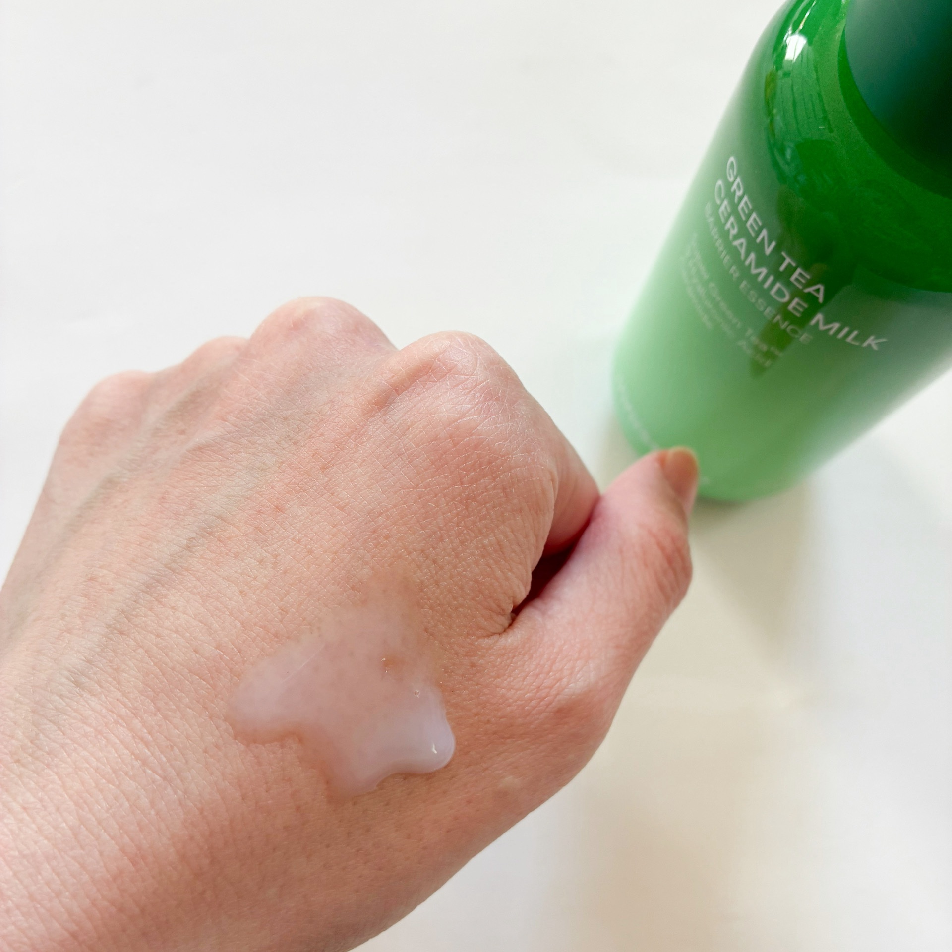 グリーンティー セラミド ミルク エッセンストナー/innisfree/化粧水を使ったクチコミ（3枚目）