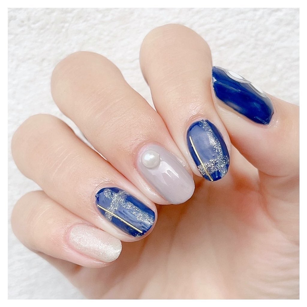 𝘼𝙮𝙪 ❦ 𝑆𝑒𝑙𝑓 𝑁𝑎𝑖𝑙 on LIPS 「❥こんばんは😌paネイルを使って冬ネイル💅久々ブルー系..」(3枚目)