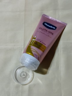 ヴァセリン Vaseline Gluta-Hya Dewy Radianc Serum Burst Lotionのクチコミ「さらとろっとしたテクスチャー。

すっとのびがよく、さらっとしっとりとするような使い心地。

.....」（3枚目）