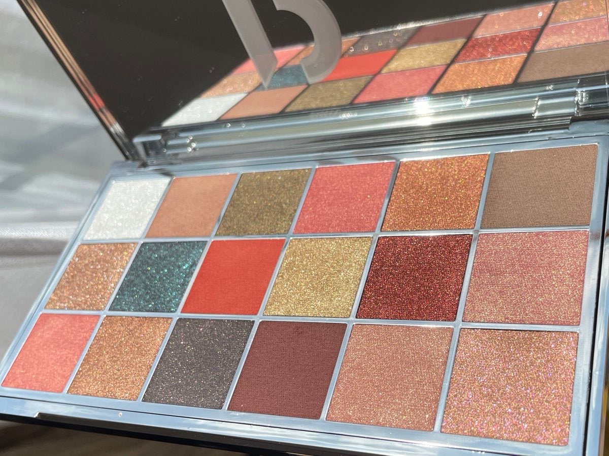 アイシャドウパレット フローラ カラハリ/BYREDO/アイシャドウパレットを使ったクチコミ（2枚目）