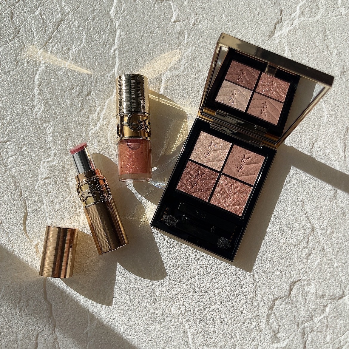 イヴサンローランの限定コフレたち🥺

きらきらゴールドに輝くパケも特別感満載でワクワクしちゃう😭❤️

・クチュール ミニ クラッチ 025
・YSL ラブシャイン キャンディグレーズ 22
・YSL ラブシャイン グロスプランパー 1