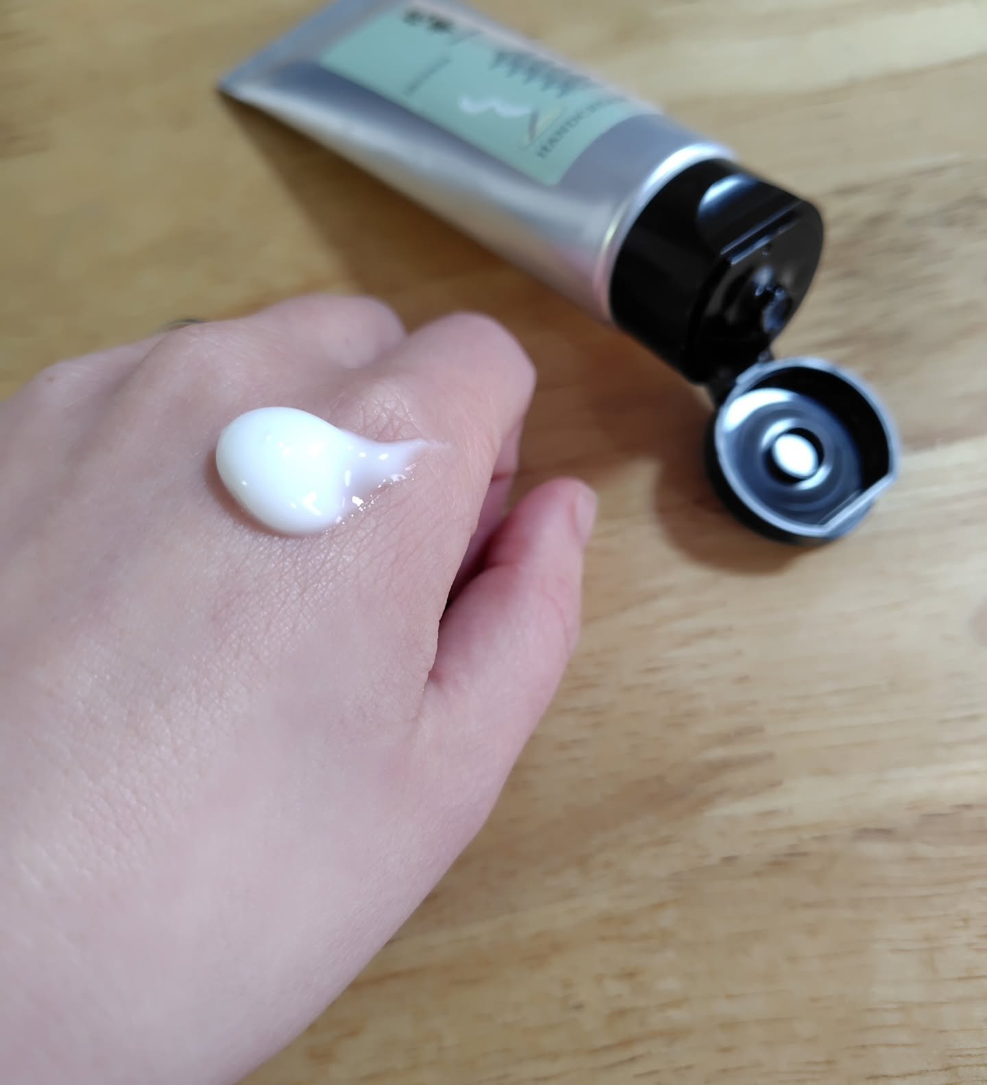 花華ハンドクリーム/ロジカルラボ/ハンドクリームを使ったクチコミ（2枚目）