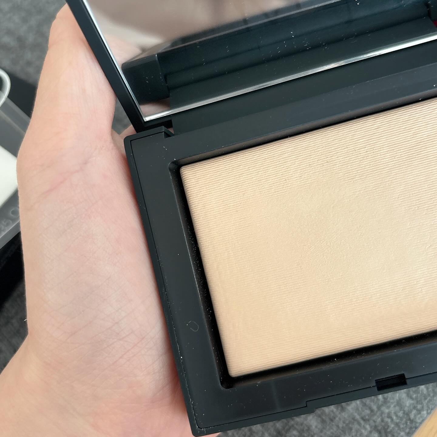 ライトリフレクティングセッティングパウダー　プレスト　N/NARS/プレストパウダーを使ったクチコミ（2枚目）