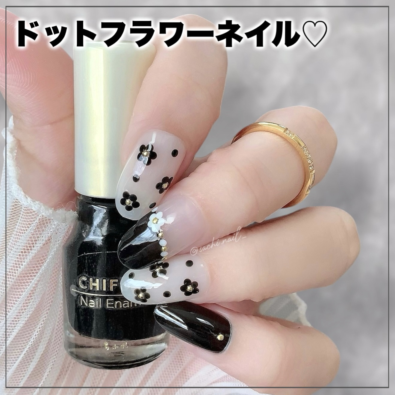 大人可愛いブラックフラワー❤︎

How toは3,4枚目に😘
ドットペンはDAISOでも購入出来ます✨
爪楊枝でも代用可能ですよ♡

小指は071番を2度塗りして根元にスタッズをつけただけです✨

少