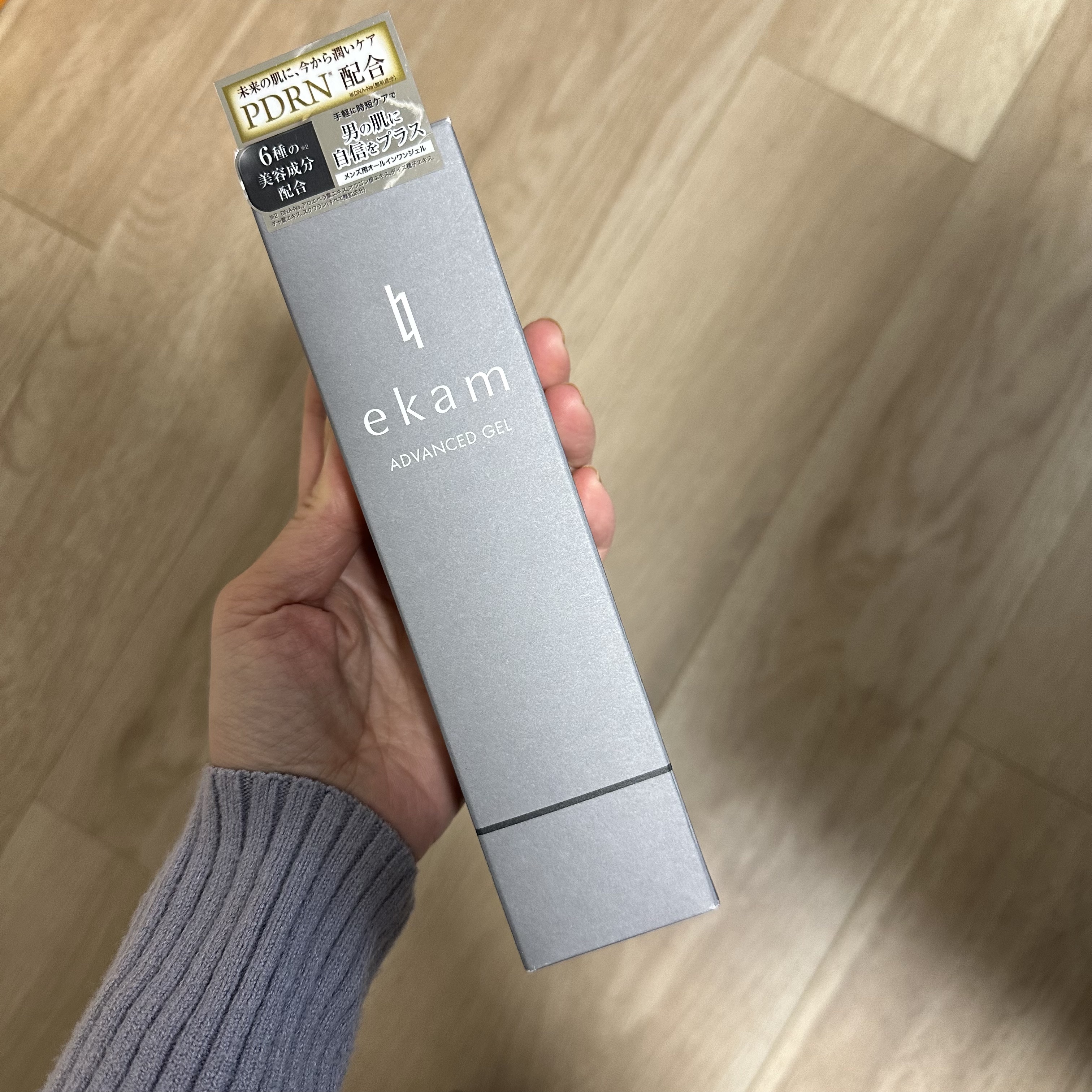 本体はポンプタイプで、出すのがらくちんです。
片手で使えるので、便利！

香りは優しい感じ。
爽やかなフローラルっぽい香りで、優しいいい男を演出できそう♡
女性も男性も好きな癒される香りだと思います。
