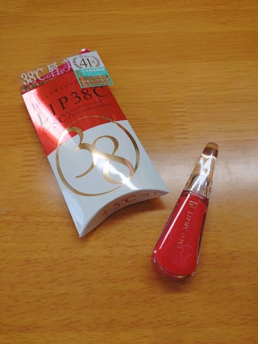 フローフシLIP38℃  (01 リップトリートメント +5℃)

唇の色が悪かったので+5℃を買いました

他の口コミを見た時はあまり色がつかないとあったのですが結構つきます。(ラメは一切入っていませ