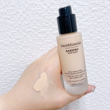 bareMinerals ベアプロ 24HR リキッド ファンデーションのクチコミ「お店のスタッフさんと手の甲に色々試して
『フェア10 ニュートラル』を選びました‼️
（明るい.....」（2枚目）