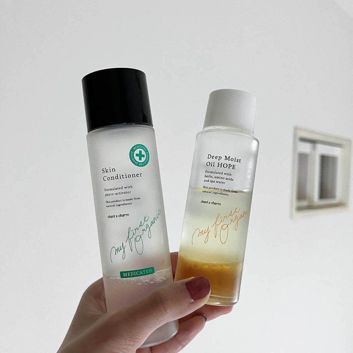 肌荒れ時の救世主🕊

このブランドのクレンジングミルクが大好きで
ずっとリピートしているけど他のアイテムも使いやすい‼︎

インスタアカウント⬇︎
@chantacharm_official 

左
🏷薬用スキンコンディショナー

右
