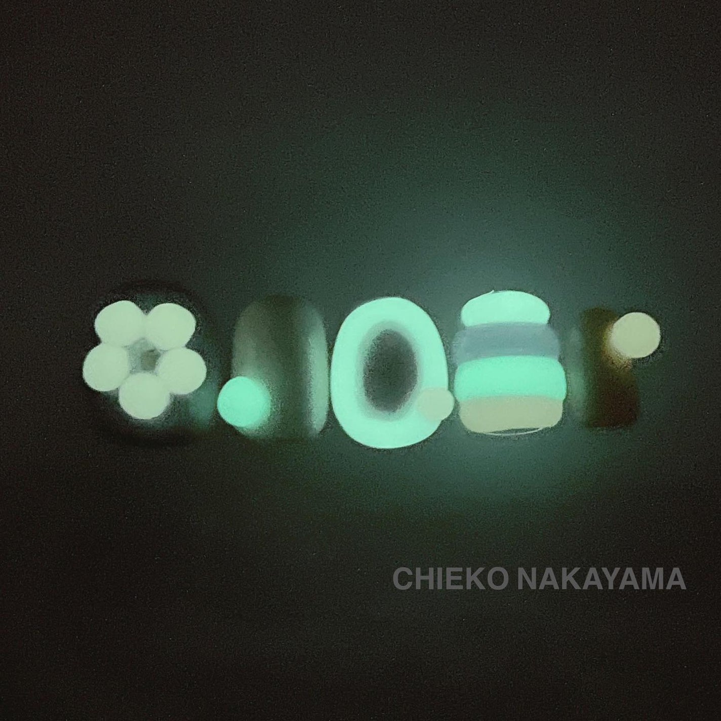 なかやまちえこ on LIPS 「蓄光×LED=最高♡365日ネイル289日め⠀⠀LEDのパーツ..」(4枚目)