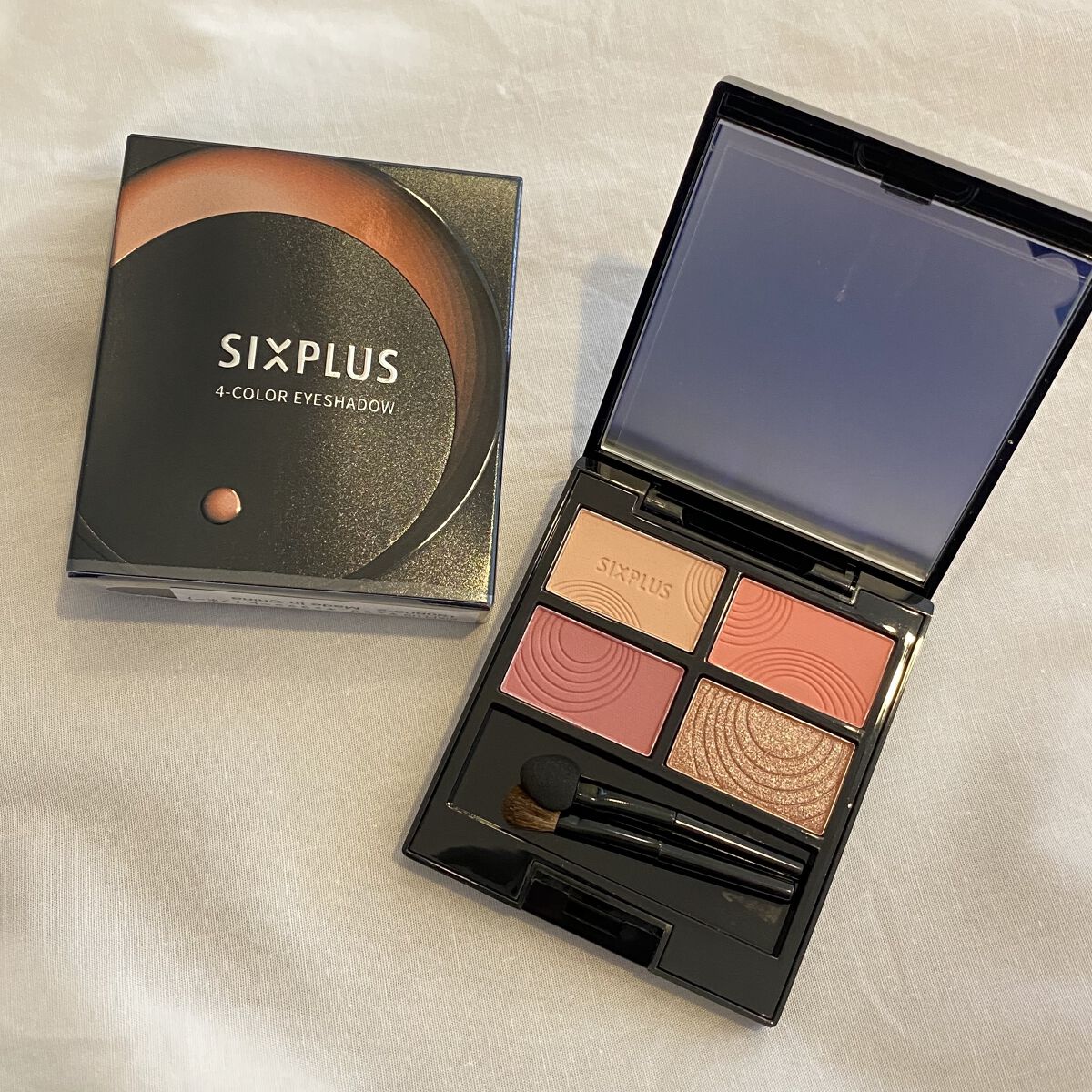 SIXPLUS 4色アイシャドウ #02ギャラクシーレインボー/SIXPLUS/アイシャドウパレットを使ったクチコミ（1枚目）