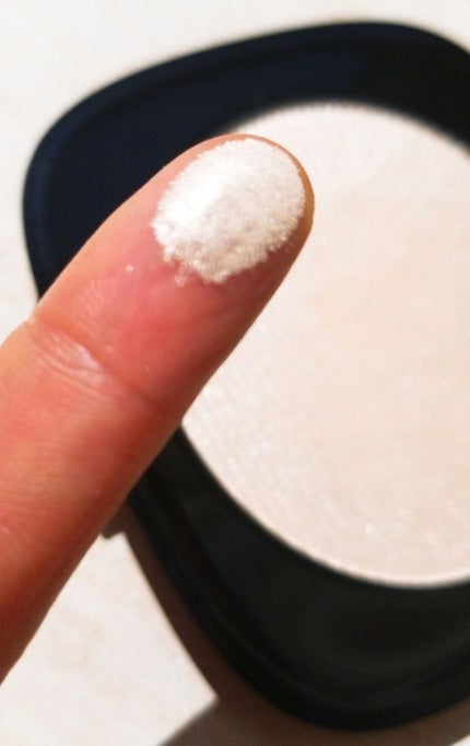 O!MEGA GLAZE  ALL-OVER  FOIL LUMINIZER/MARC JACOBS/プレストパウダーを使ったクチコミ(3枚目)