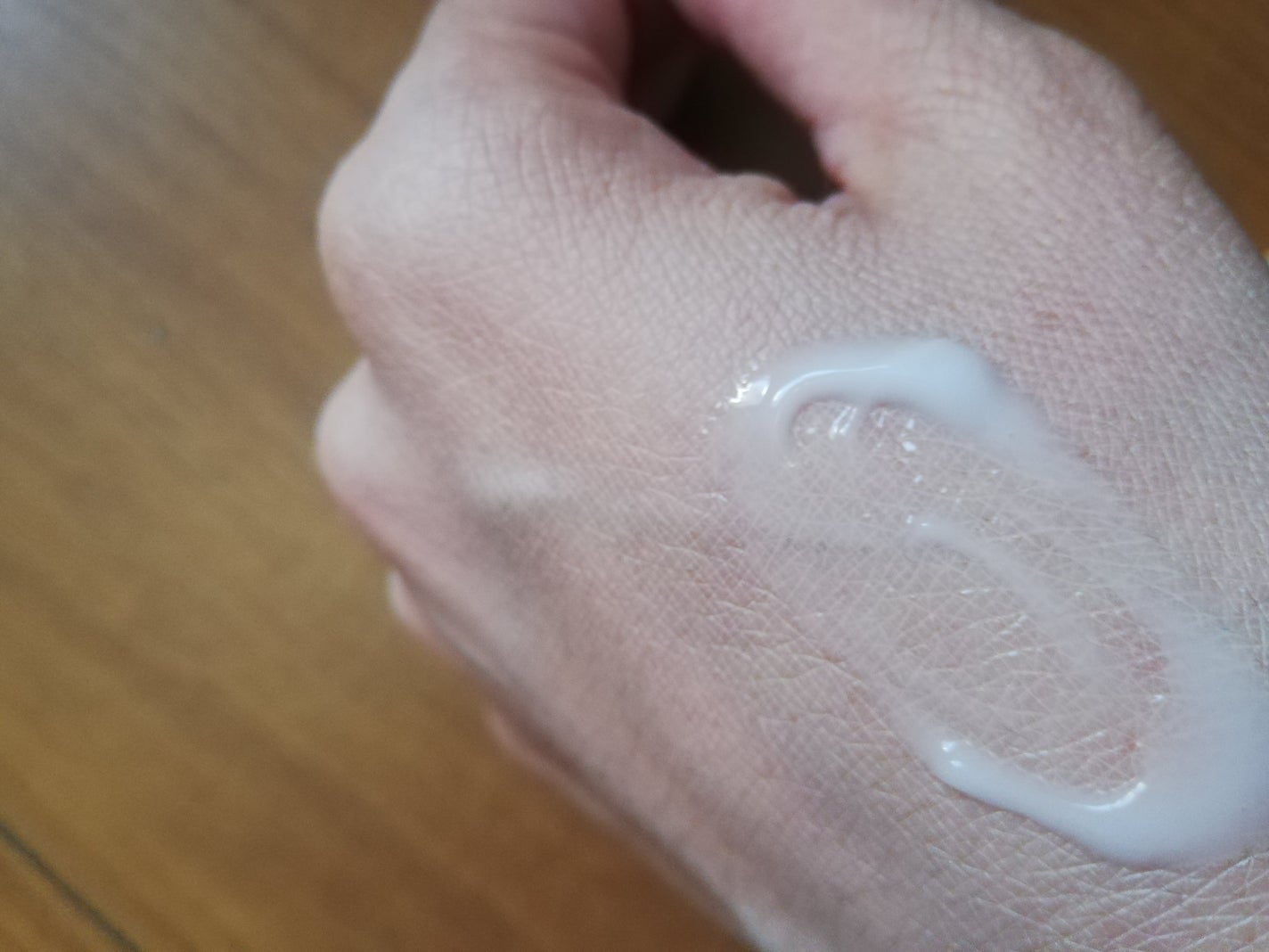 V9ビタミンアンプルロールオンアイクリームクリア/JMsolution/アイケア・アイクリームを使ったクチコミ(4枚目)