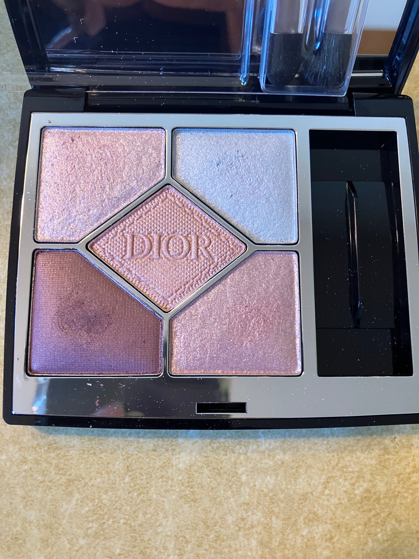 ディオールショウ サンク クルール/Dior/アイシャドウを使ったクチコミ(1枚目)