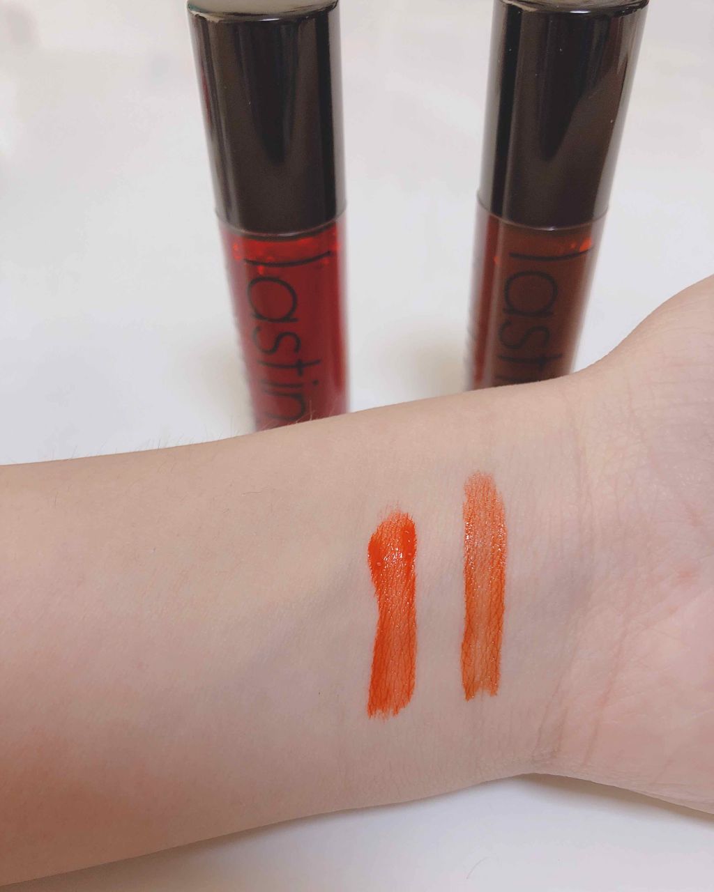 A’pieu ラスティングジェルティントのクチコミ「私が持ってる色は！
左OR01
右BR01

どっちもオレンジ系だけどBR01番は秋っぽくてか.....」（2枚目）