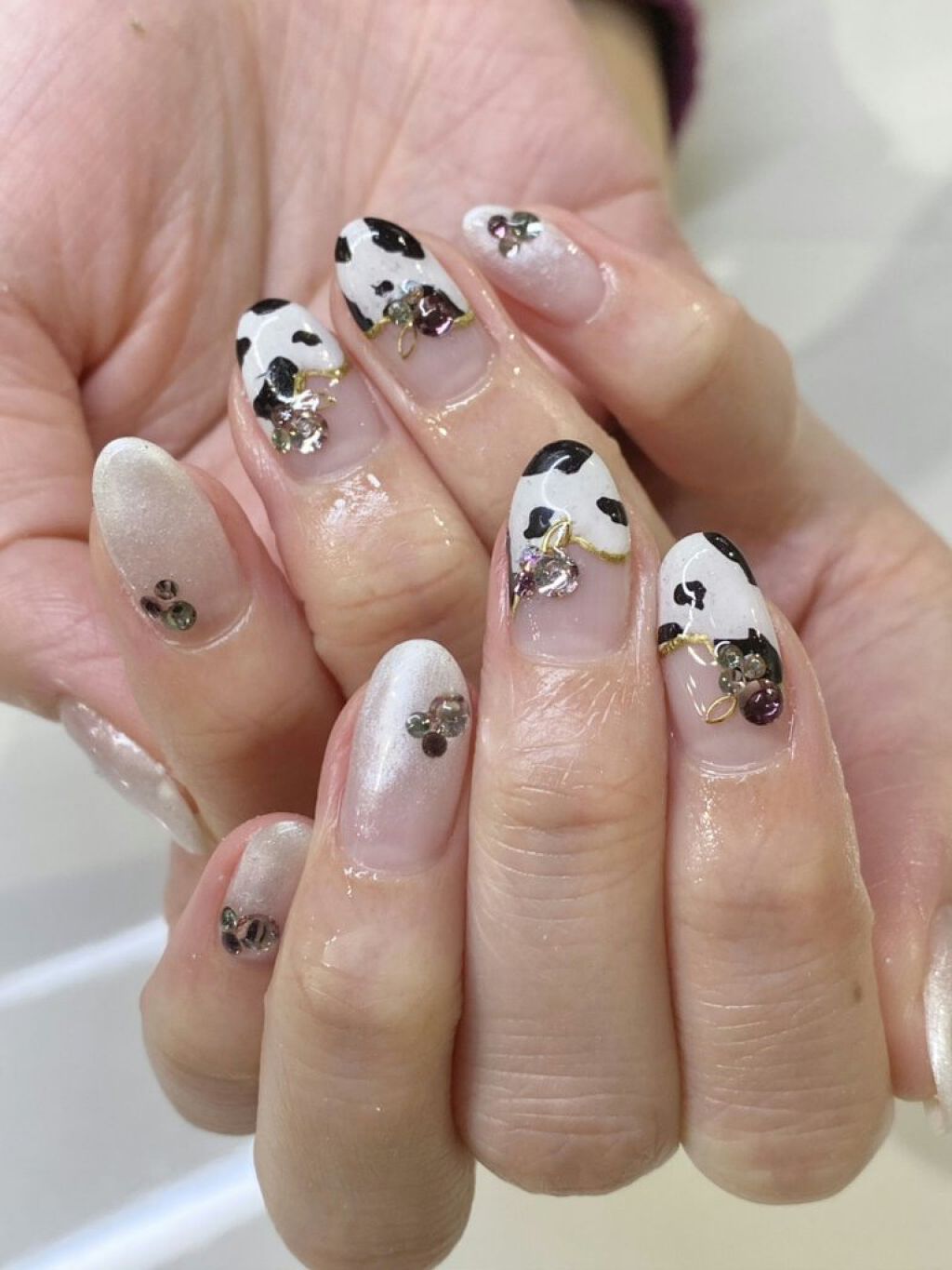 misa on LIPS 「久々のネイル投稿✨今回は何にしよーって迷ってたら来年丑年だし牛..」(1枚目)