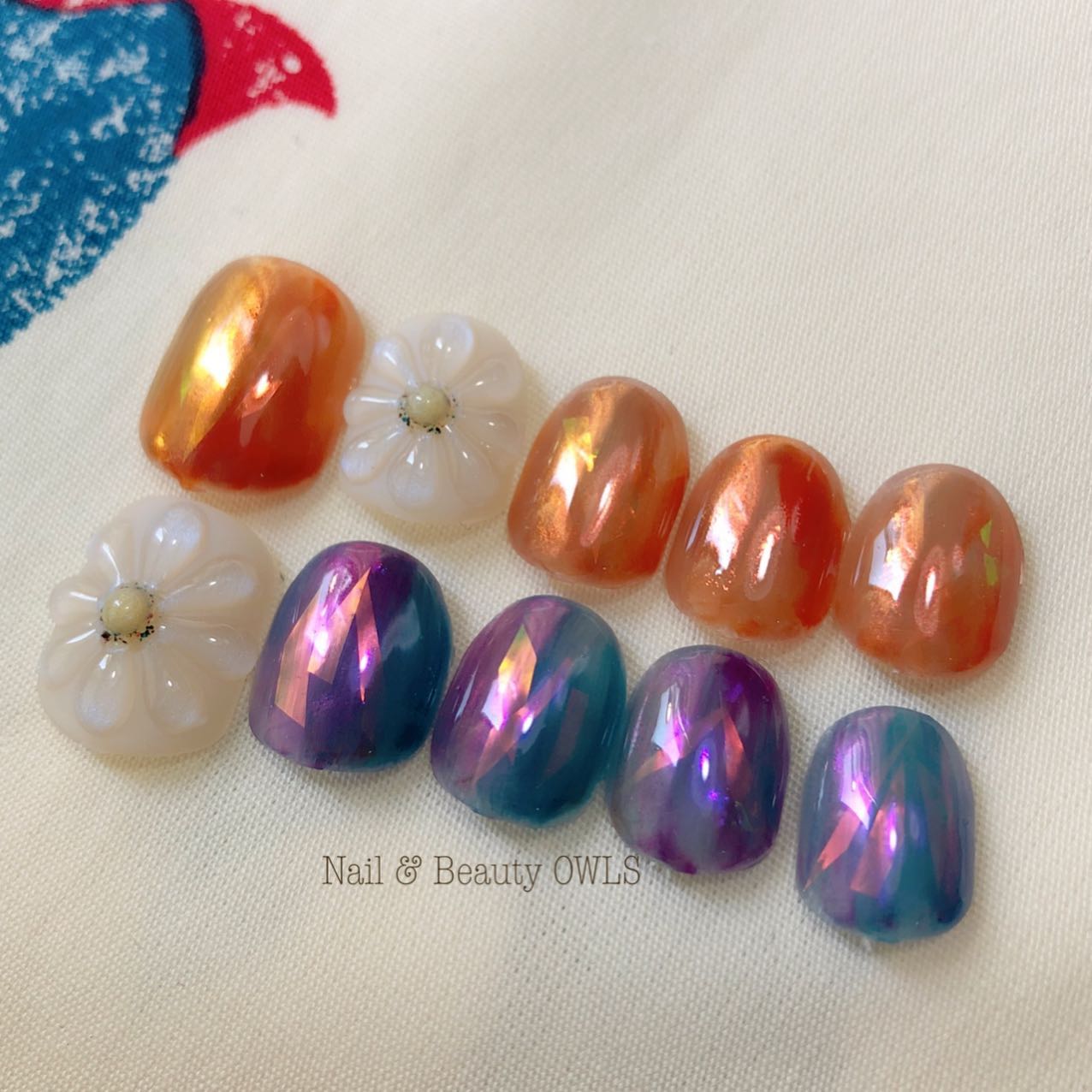 ぴよこれいと あうるす on LIPS 「お花の偏光パールがぷっくりに反射してブルーのキラキラ浮き出る。..」(1枚目)