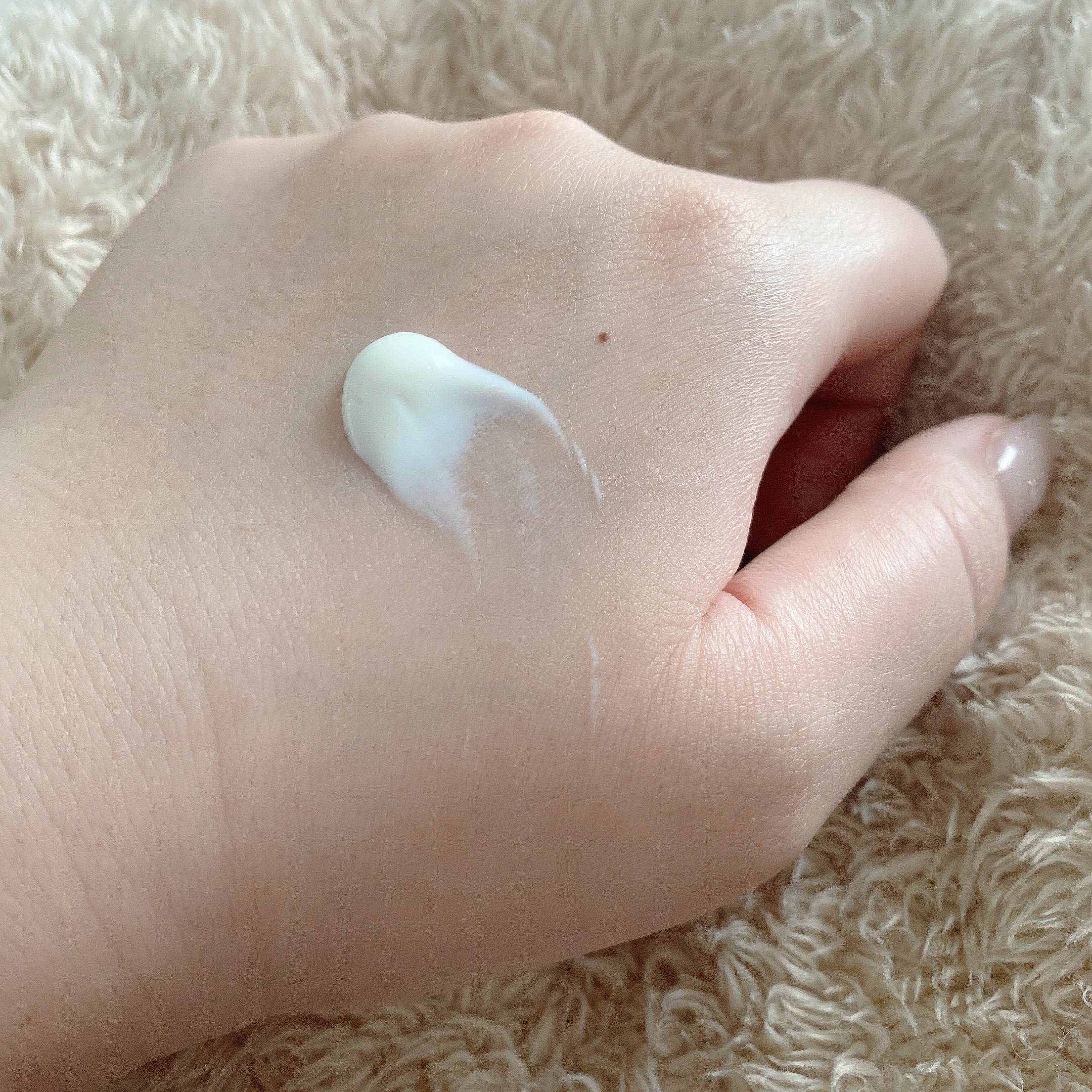 ヒアルーシカ ウォーターフィット サンセラム/SKIN1004/日焼け止めローションを使ったクチコミ（2枚目）