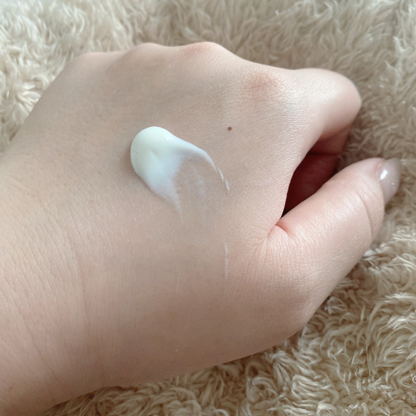 ヒアルーシカ ウォーターフィット サンセラム/SKIN1004/日焼け止めローションを使ったクチコミ(2枚目)