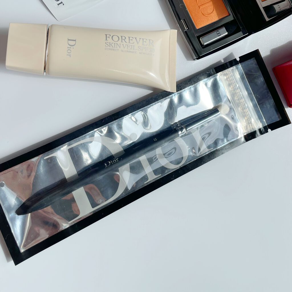 Dior バックステージ アイシャドウ ブレンド ブラシ Sのクチコミ「これでアイメイクのレベルアップ！
馴染ませの達人アイシャドウブラシ。

┈┈┈┈┈┈┈┈┈┈┈.....」（3枚目）