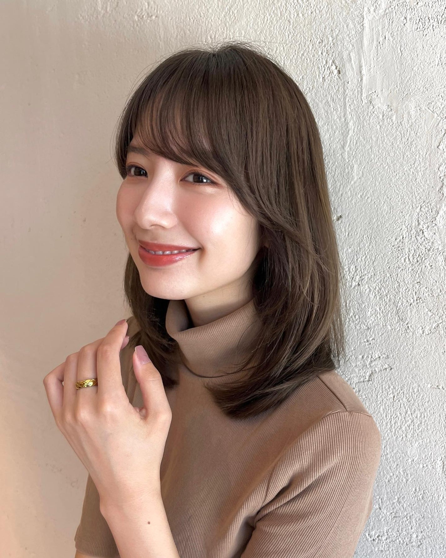 HARUNA on LIPS 「ミディアムレイヤー♡鎖骨下のミディアムに顔周りレイヤーカットを..」(5枚目)