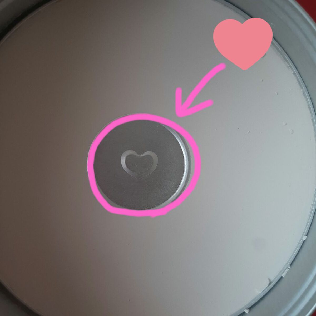 すっぴんパウダー ドリーミーカモミールの香り/クラブ/プレストパウダーを使ったクチコミ（2枚目）