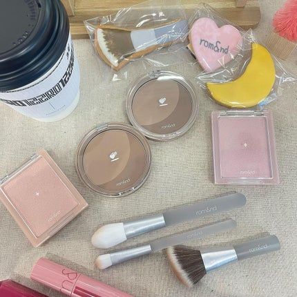 ベターザンシェイプ/rom&nd/シェーディングを使ったクチコミ(1枚目)