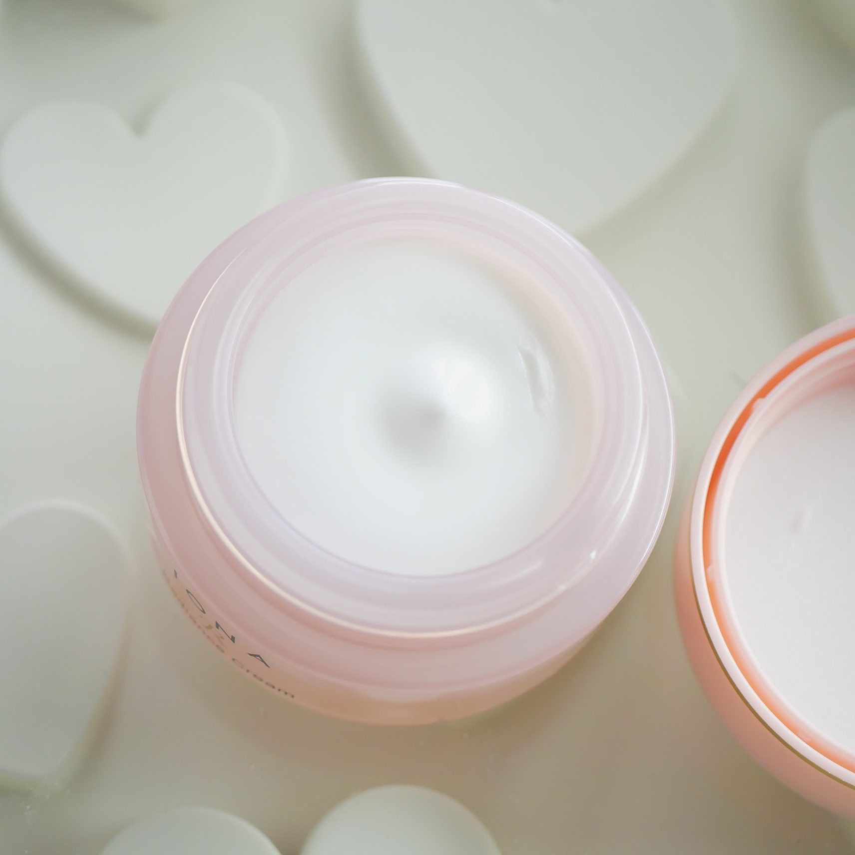 イオナR ラディアンス クリーム/イオナR (イオナアール)/フェイスクリームを使ったクチコミ（2枚目）