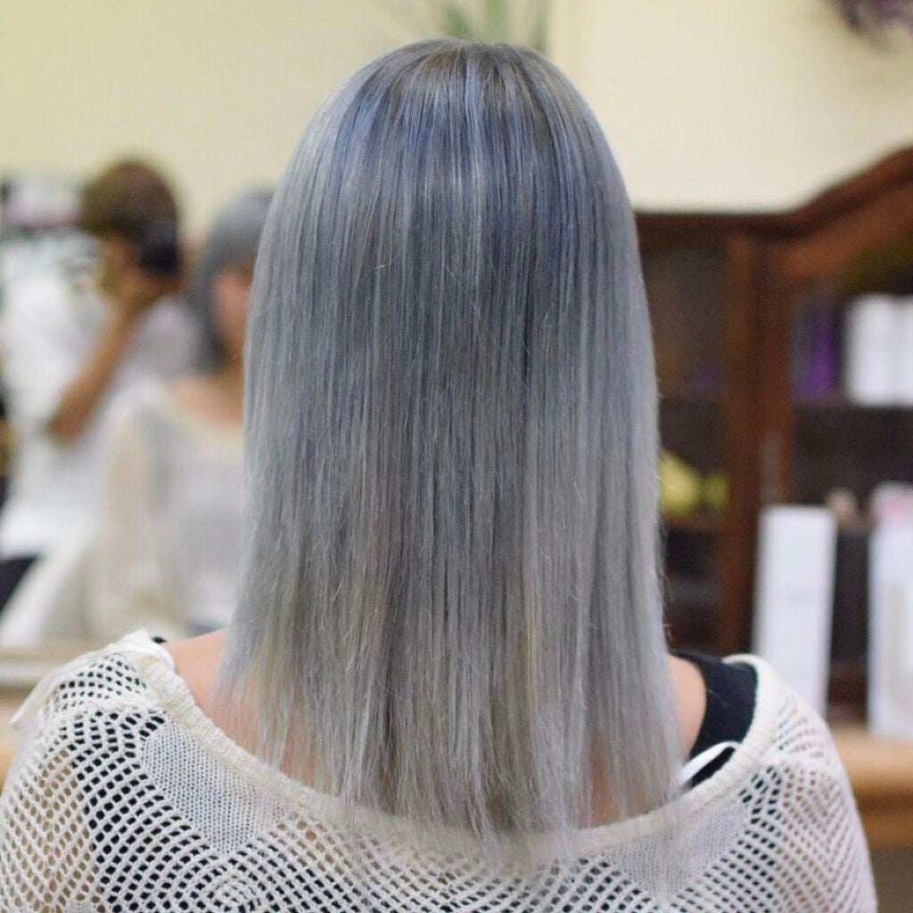 みん on LIPS 「昔の#髪色1⃣6〜7年前。#セルフブリーチで痛みまくっていた汚..」(1枚目)