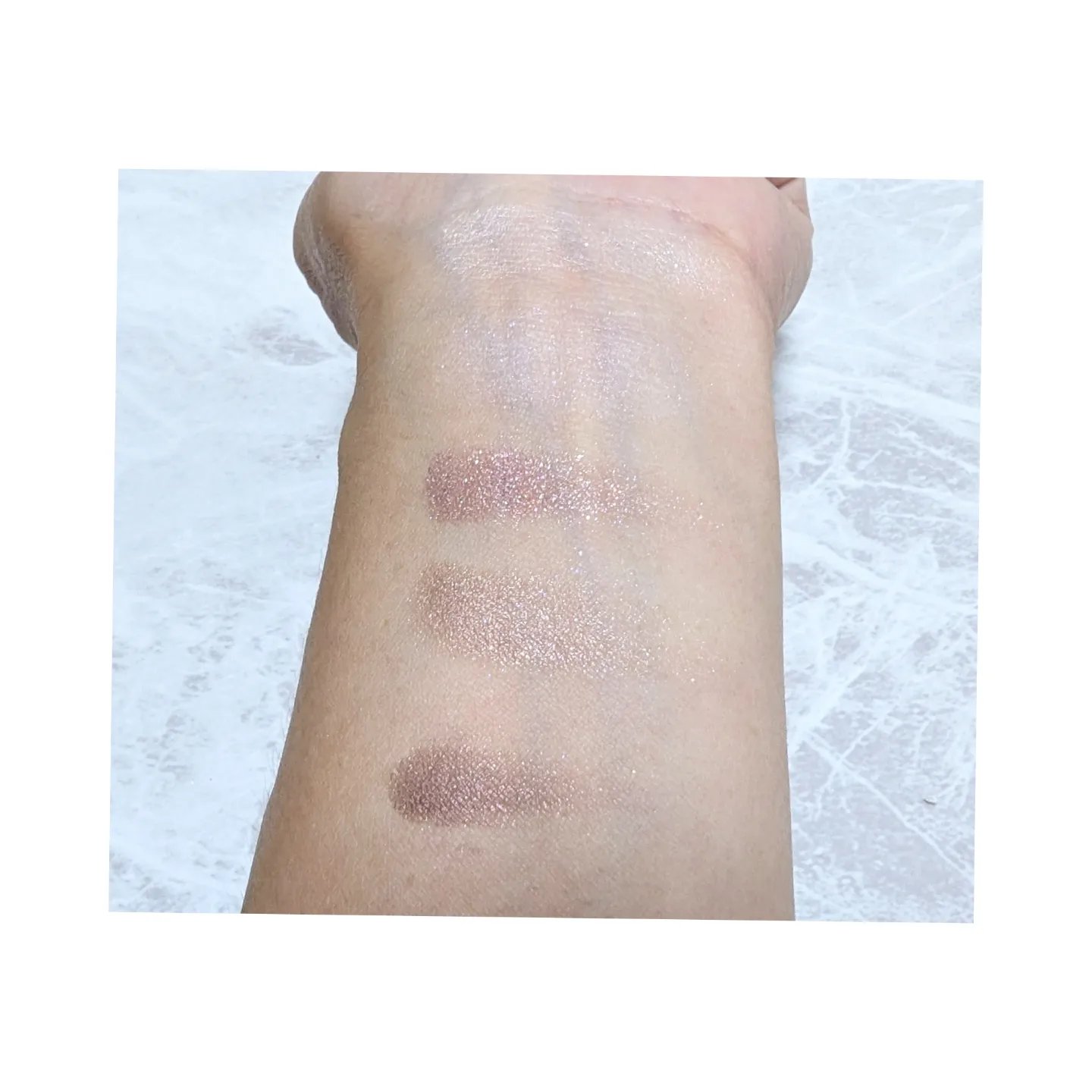 ジルスチュアート　リップブロッサム グロウ 18 cattleya temptation/JILL STUART/口紅を使ったクチコミ（2枚目）