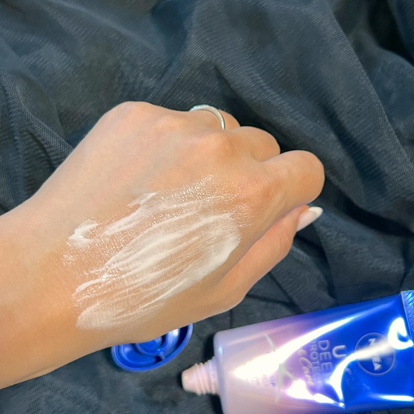 ニベアUV ディープ プロテクト＆ケア トーンアップ エッセンス/ニベア/日焼け止めローションを使ったクチコミ（3枚目）