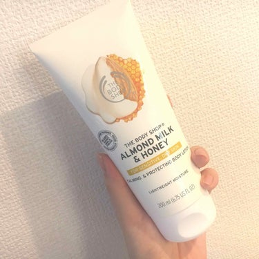 THE BODY SHOP ボディローション AM&H（アーモンドミルク＆ハニー）のクチコミ「初投稿😎‼︎

まずは最近買って1番気に入ってるものを、
記録します✏️

ザ・ボディショップ.....」（1枚目）