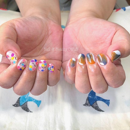 ぴよこれいと あうるす on LIPS 「夏と秋。右と左でデザインが全く違うので全体、右、左、で3回に分..」(2枚目)