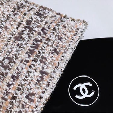 CHANEL⁣
レ キャトル オンブル ツイード (限定色)⁣
04 TWEED BRUN ET RORE ⁣
¥11,880(税込)⁣
⁣
01と04悩みに悩んで04番にしました✴︎⁣
⁣
ピンクのラ