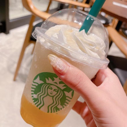 𝘼𝙮𝙪 ❦ 𝑆𝑒𝑙𝑓 𝑁𝑎𝑖𝑙 on LIPS 「❥こんばんは𖤐⠜⋆꙳前回postした右手がレモンネイルだった..」(8枚目)