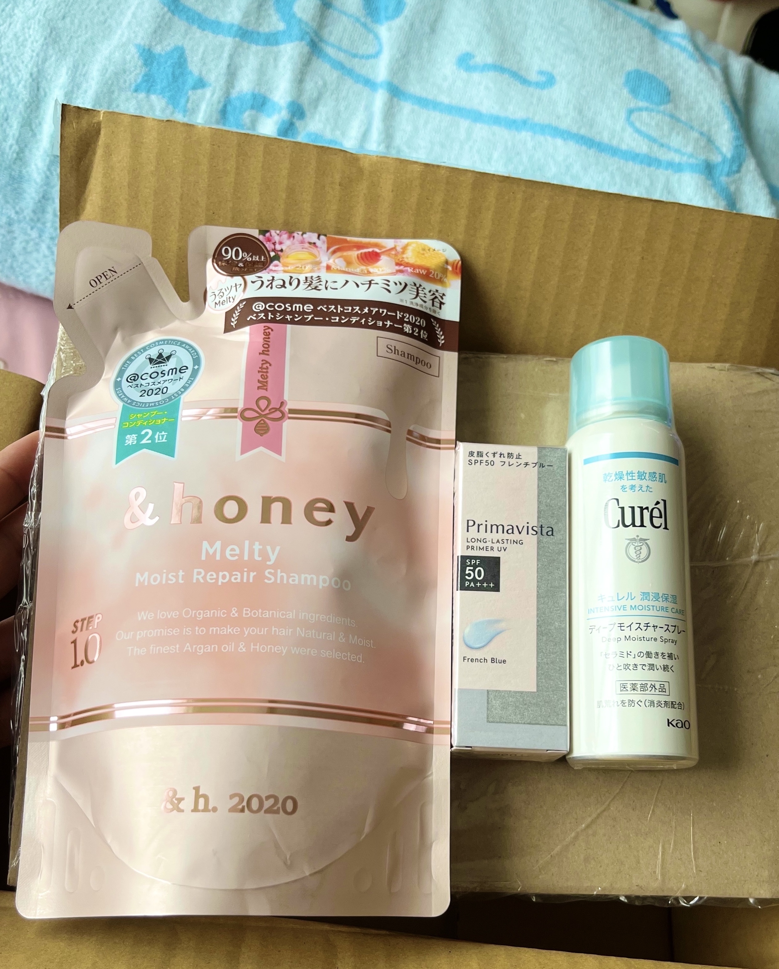 #lipsショッピング 


LIPSのポイント有効期限が迫っていたので購入。
3000円で750円クーポンも使って約1700円得しました( *˙ω˙*)و 



前回のお買い物で良かった、&honeyシルキー　スムースモイスチャー　シャ