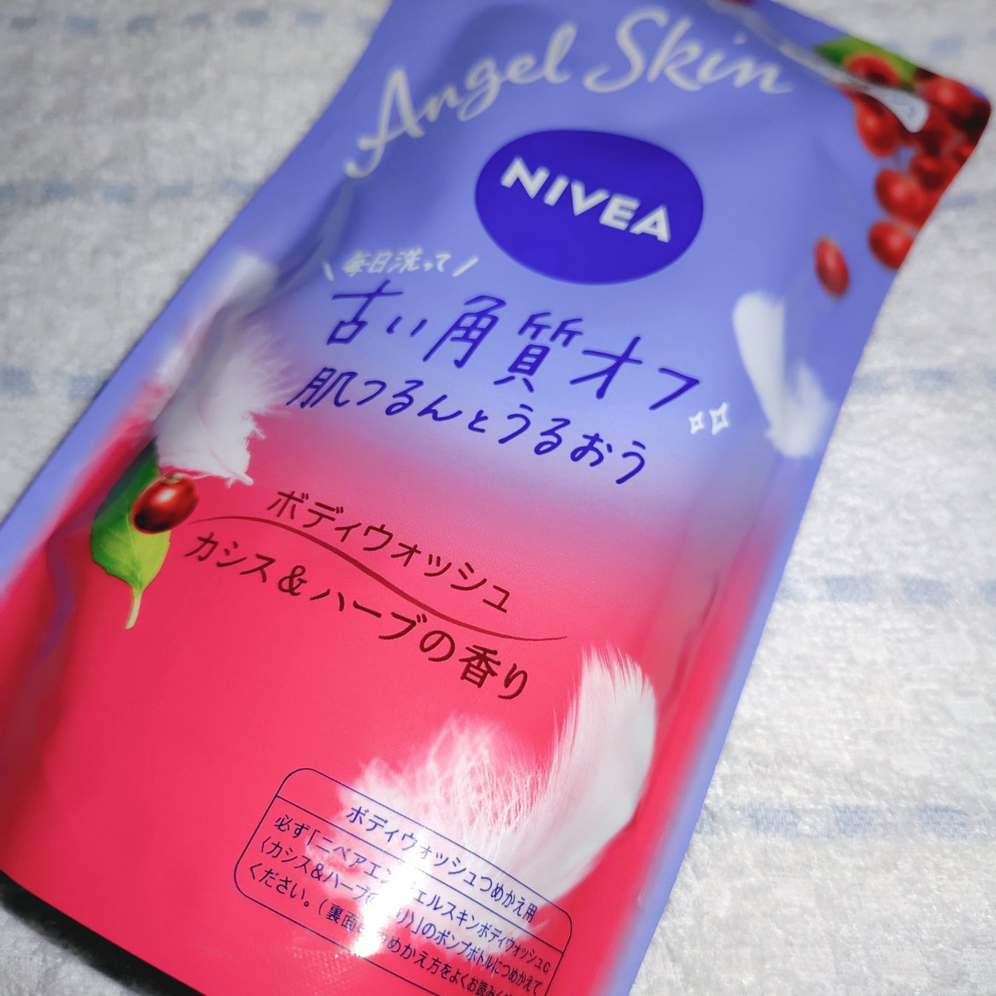 ニベア エンジェルスキン ボディウォッシュ カシス&ハーブの香り/ニベア/ボディソープを使ったクチコミ(1枚目)
