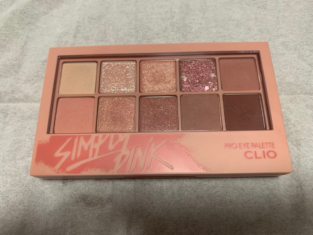 あやか on LIPS 「クリオのアイシャドウなんですが、本物か偽物かわかる方はいません..」(1枚目)