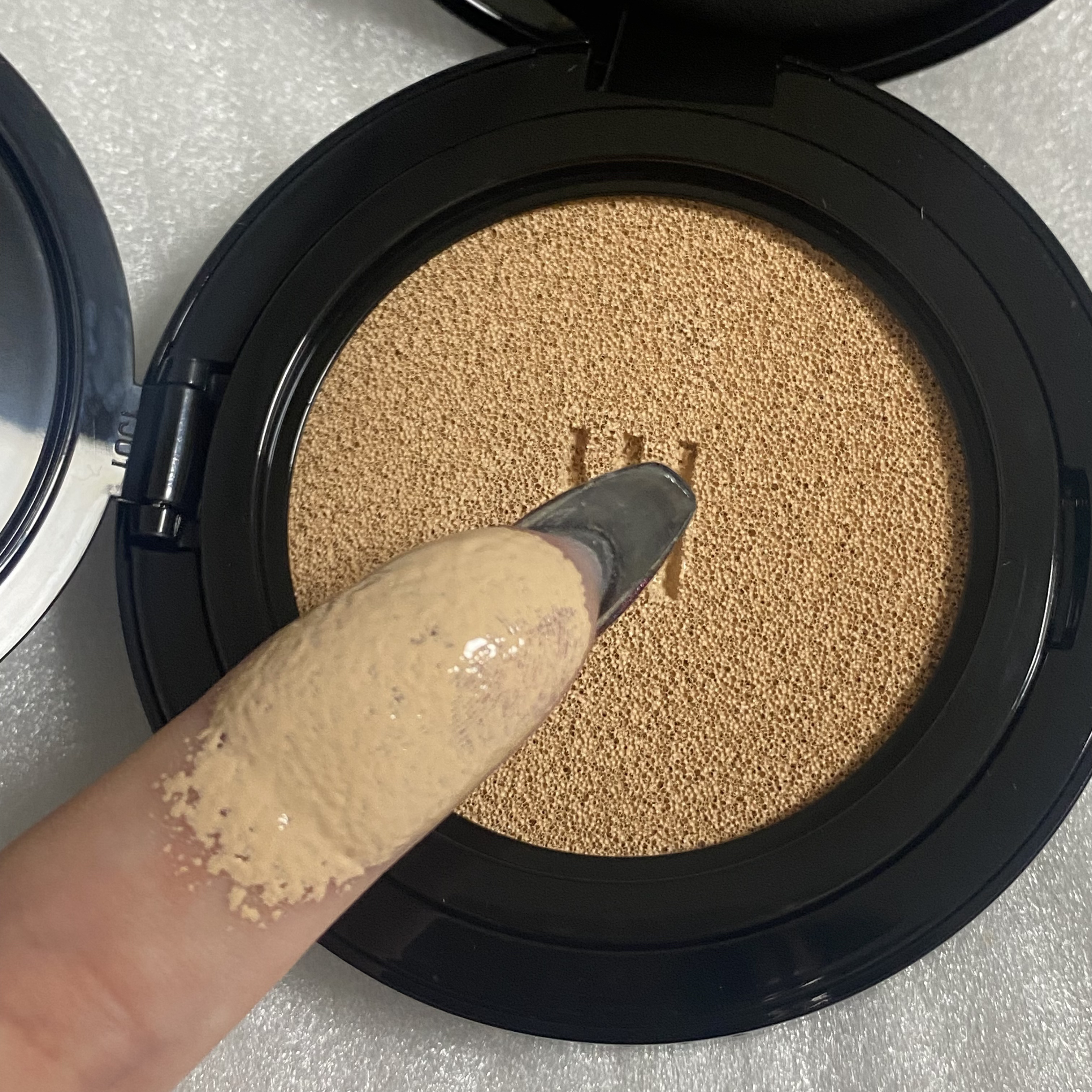 ブラック クッション/HERA/クッションファンデーションを使ったクチコミ（3枚目）